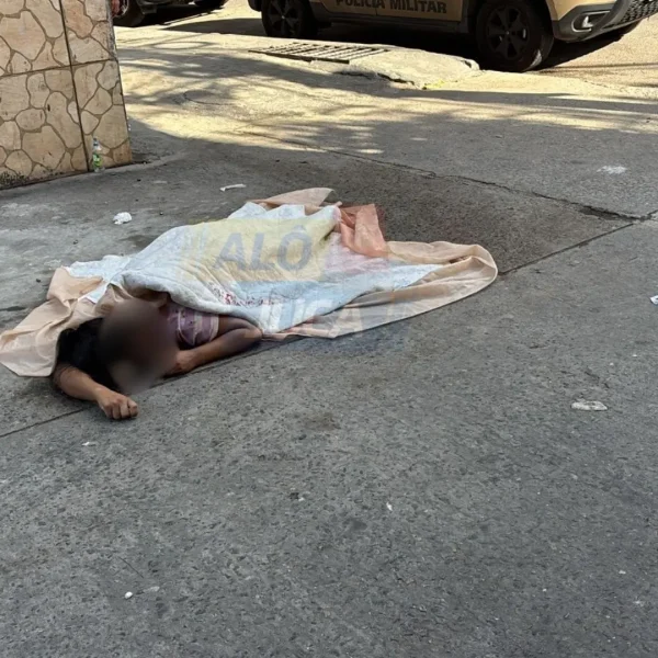 PISTA QUENTE: mulher é executada com mais de dez tiros no bairro de Narandiba