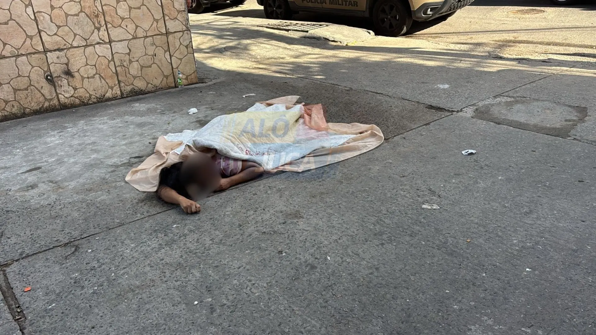 PISTA QUENTE: mulher é executada com mais de dez tiros no bairro de Narandiba