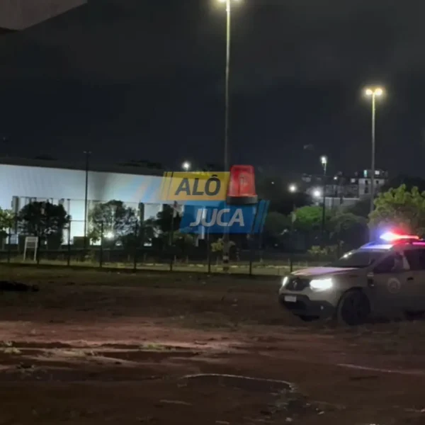 Homem é executado a tiros e corpo é encontrado em frente a mercado na BR-324