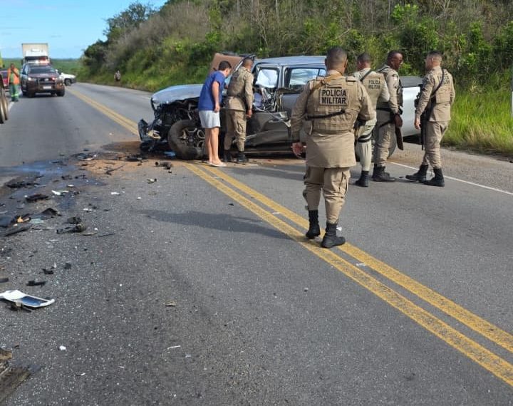 Acidente grave na BR-101 envolve caminhão betoneira e Hilux nas proximidades de Boa União
