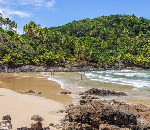 Itacaré proíbe exigência de consumação mínima para uso de kits de praia