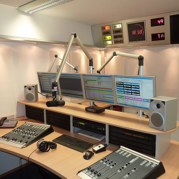 Lula sanciona lei que padroniza a carteira profissional de radialista; entenda o que muda!