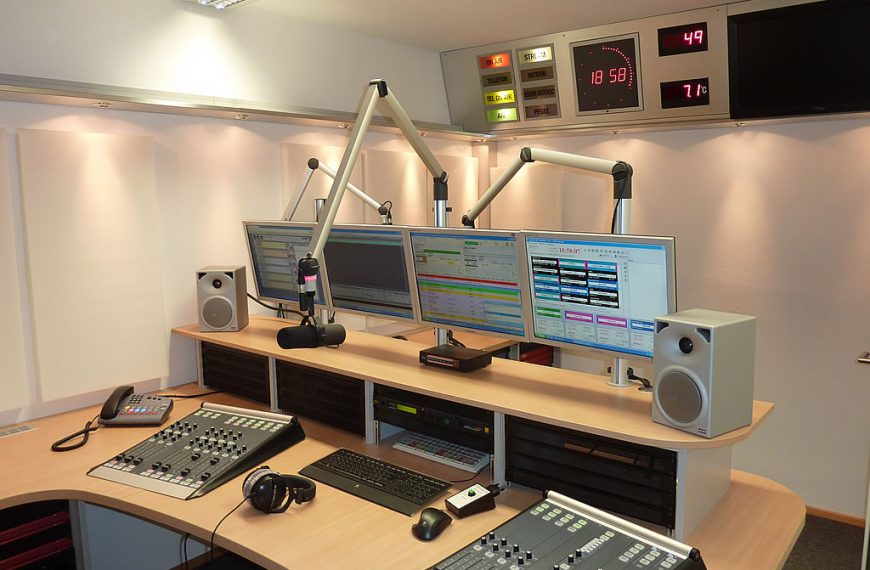 Lula sanciona lei que padroniza a carteira profissional de radialista; entenda o que muda!